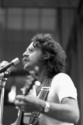 Hans Poulsen performing at an Anti-Uranium Rally, 1981.