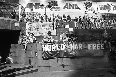"World war free" banner at the second Persian Gulf war protest march, 25 January 1991.