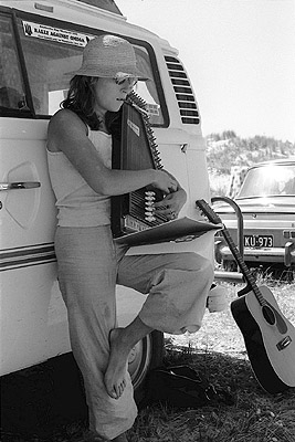 Musician protesters at the United States Omega base rally at Yarram.