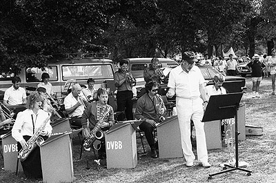 Cal Martin and his Diamond Valley Big Band at the People for Nuclear Disarmament (PND) Palm Sunday rally, April 1987.