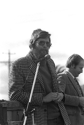 Bruce McPhie at Stop Omega Campaign rally in Yarram, 14th August 1977