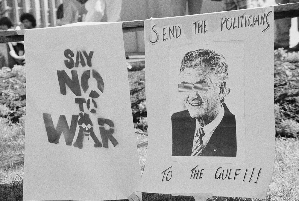 "Say no to war" and "send the politicans to the Gulf" banners outside U.S. consulate during Persian Gulf war protest, 14 January 1991.