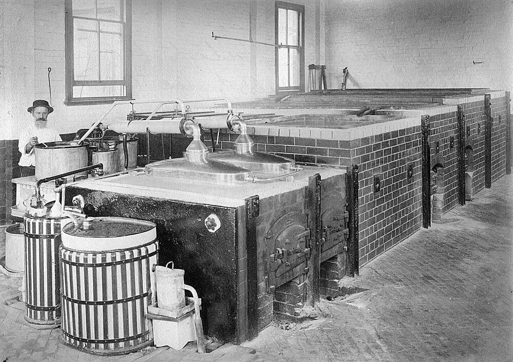 Platinum retorts for refining Sulphuric Acid