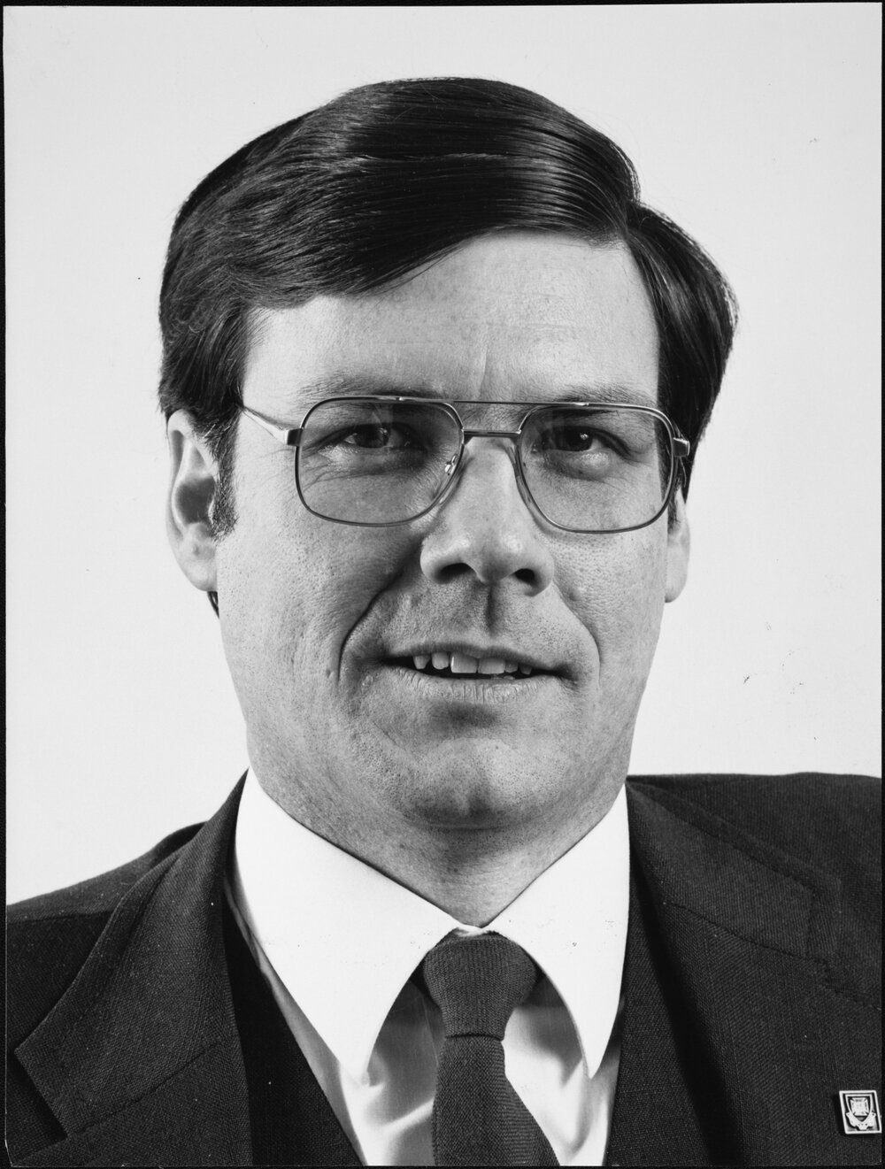 Falvey, Prof J. Lindsay