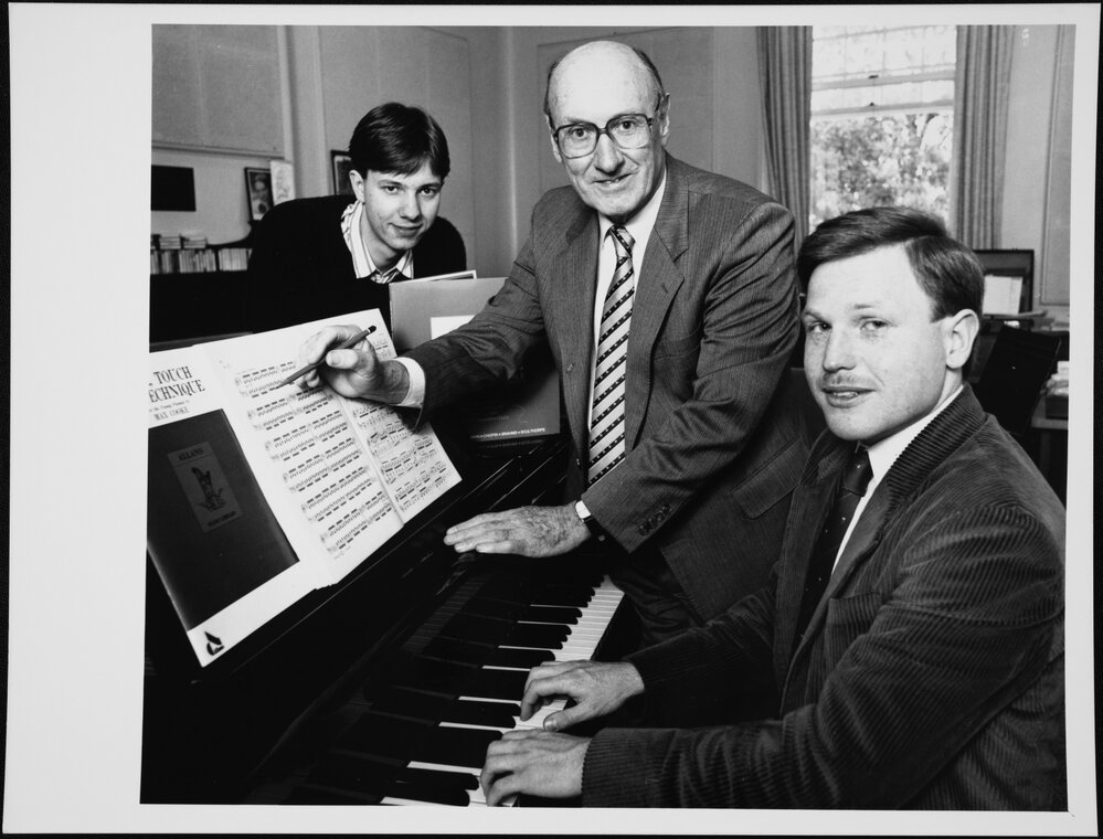 Cooke Max, Music (centre)