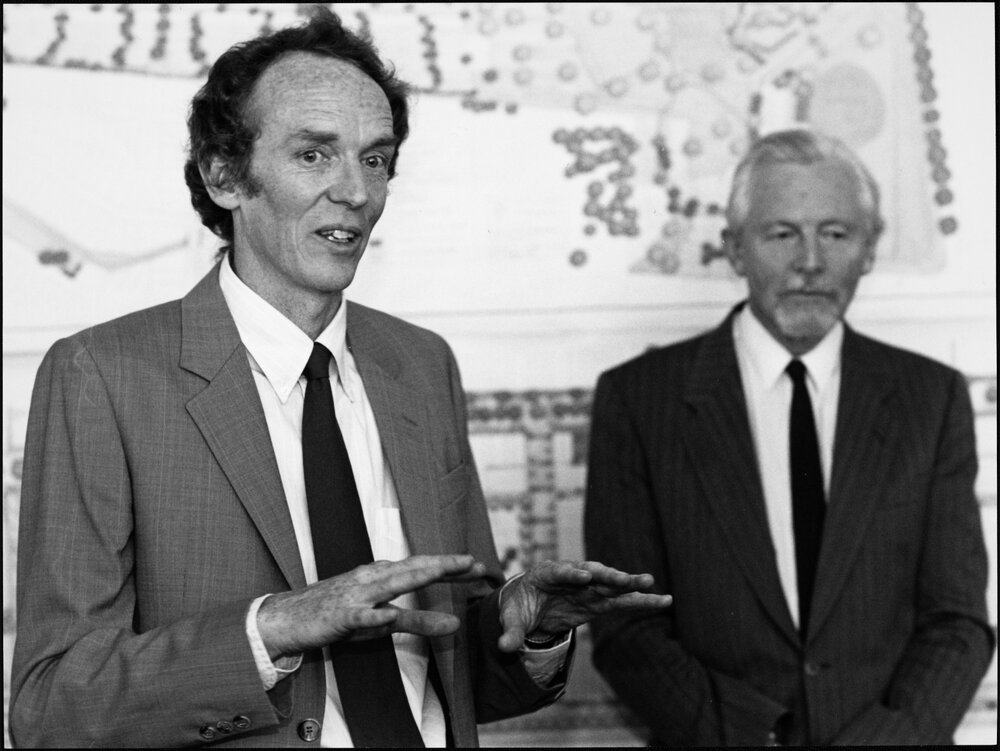 Bishop, Dr Ian and Prof David Yencken