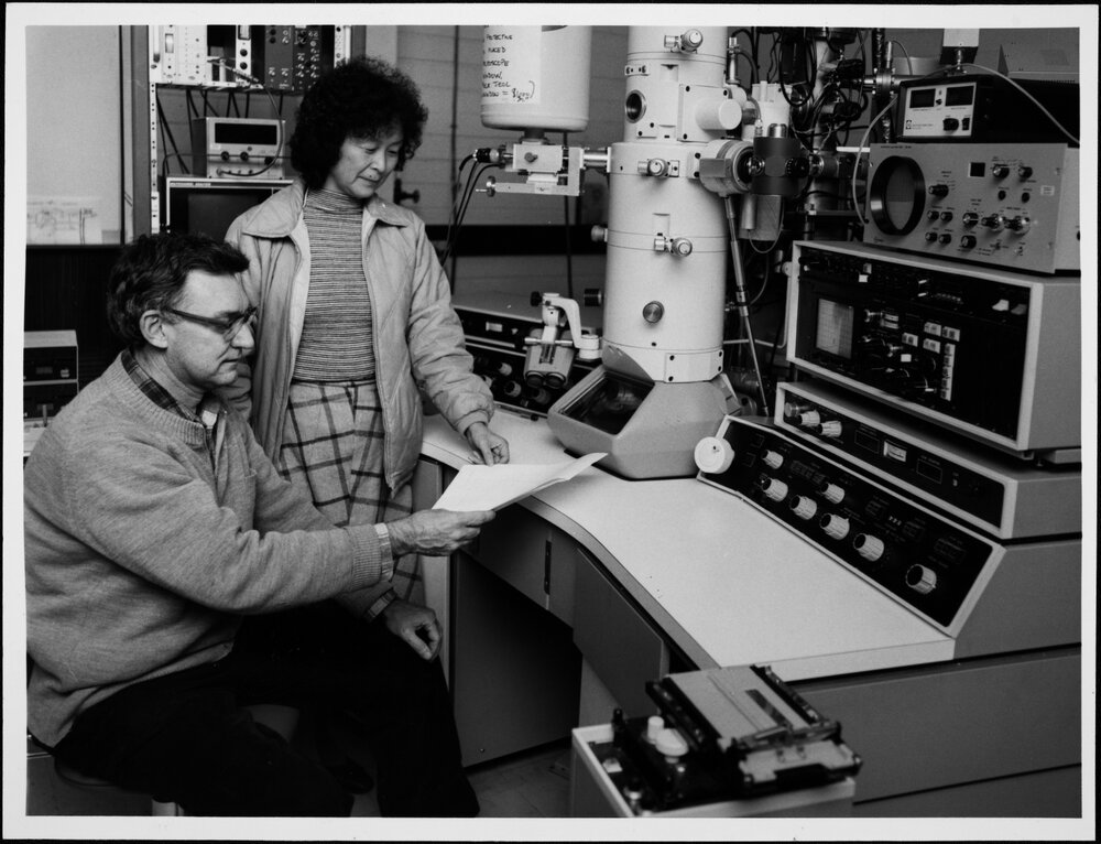 Bursill, Dr Les, Physics.