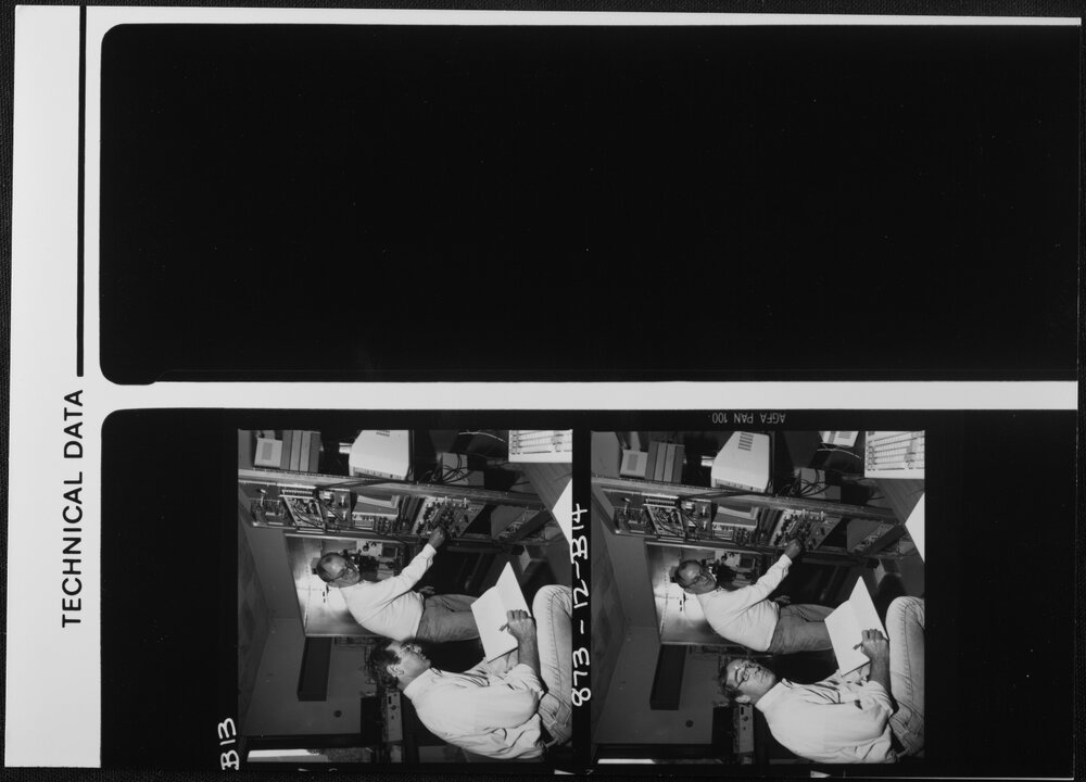 Hirst, Dr David, NH and MRC Fellow in Zoology (right)