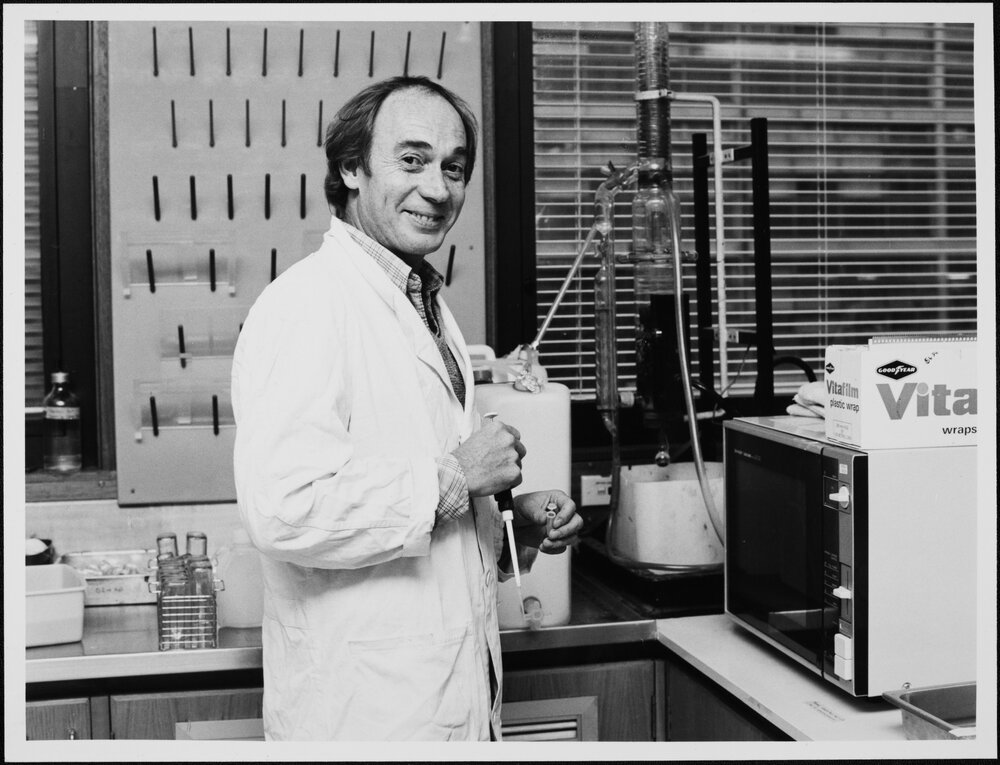 Hynes, Prof Michael. 1983