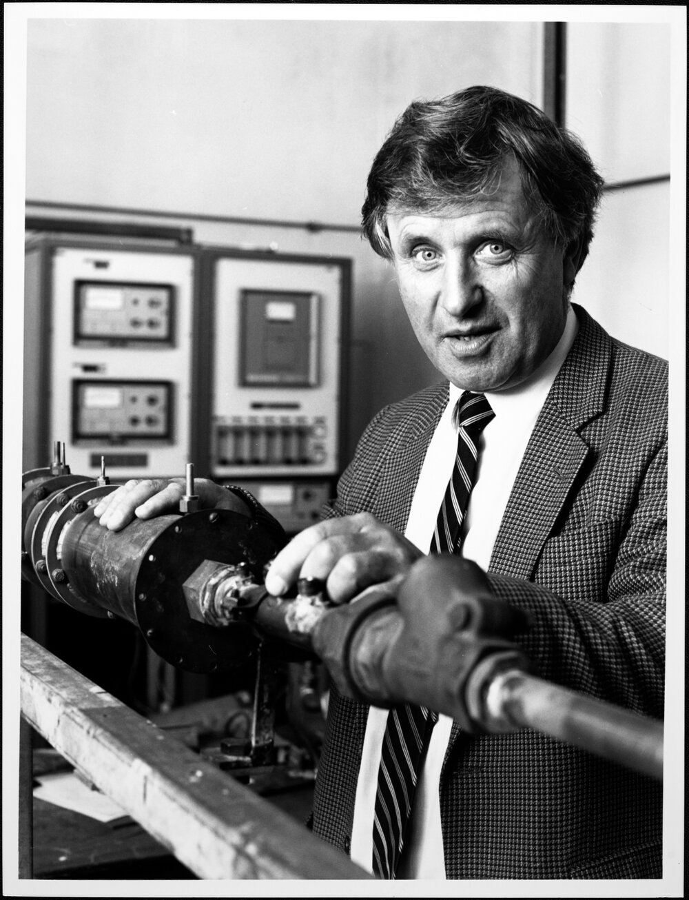 Wood, Dr David, Chemical Engineering catalytic combustion loop. Dec 1987