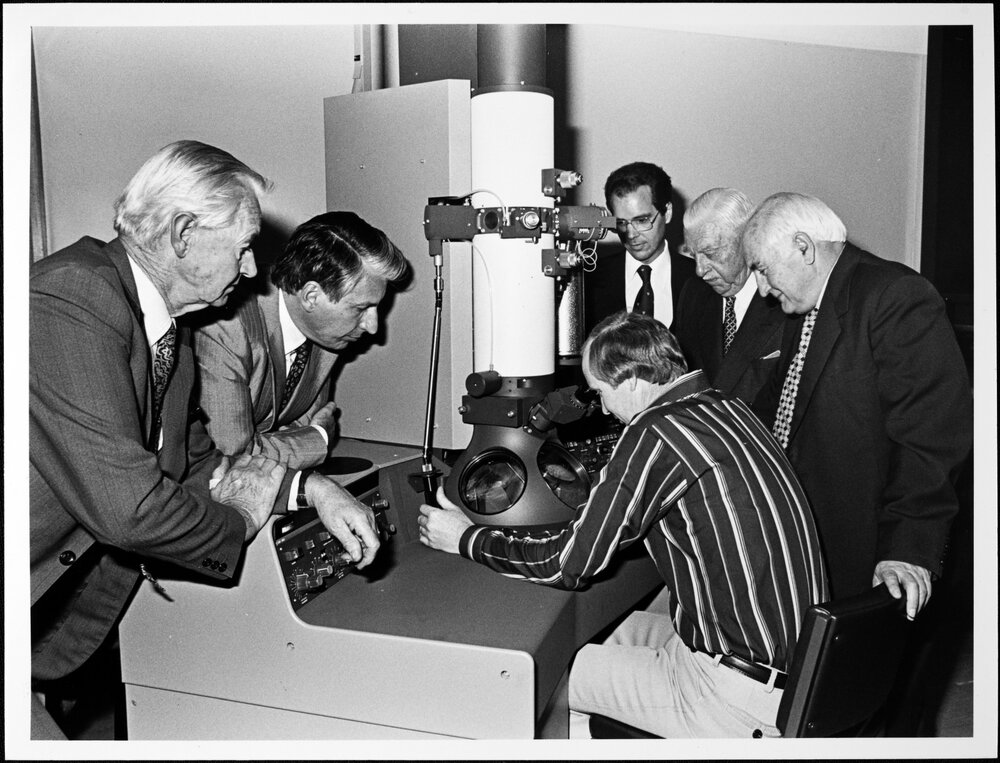 Anatomy. New electron microscope
