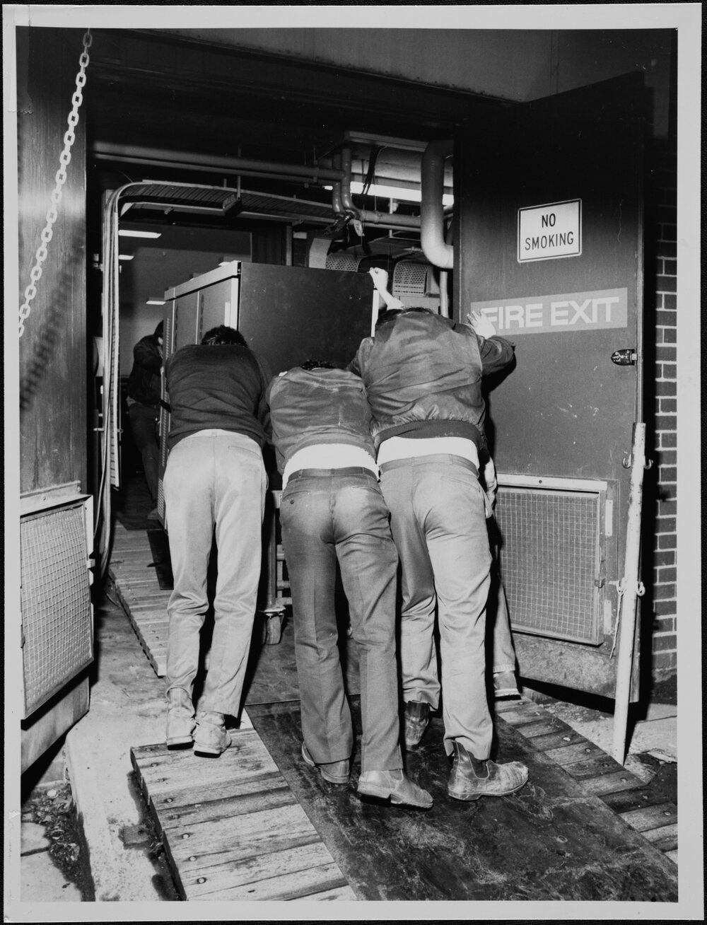 Computer Centre. Moving the big computer from the Old Computer Building to the New Computer Building. Jul 1986
