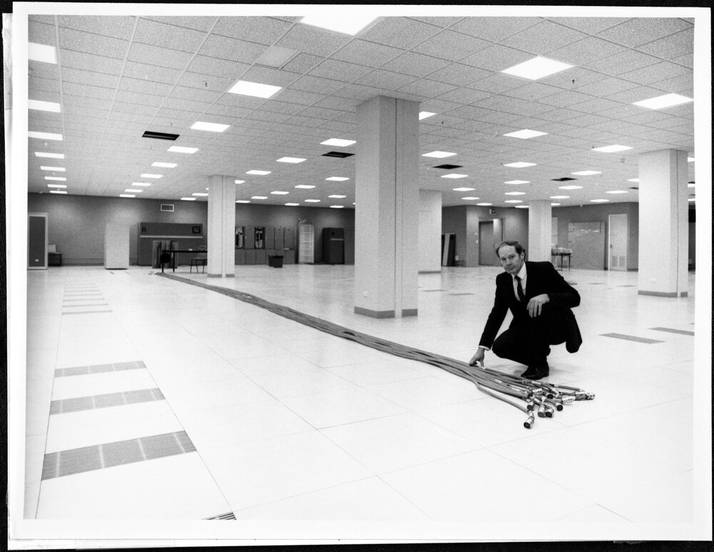 Computer Centre. Alan Bell in the New Computer Building. Jul 1986