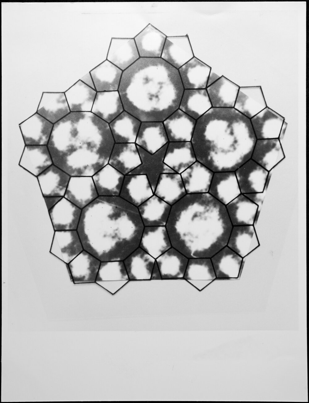 Physics - five fold symmetry of the electron microscope image