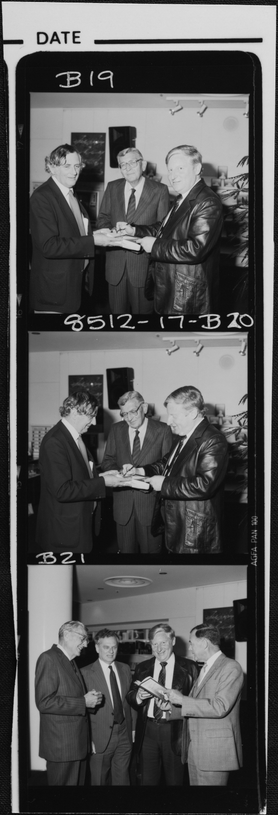 Blainey, Prof Geoffrey (left in B19) and others. Arts Faculty. 17 Dec 1985