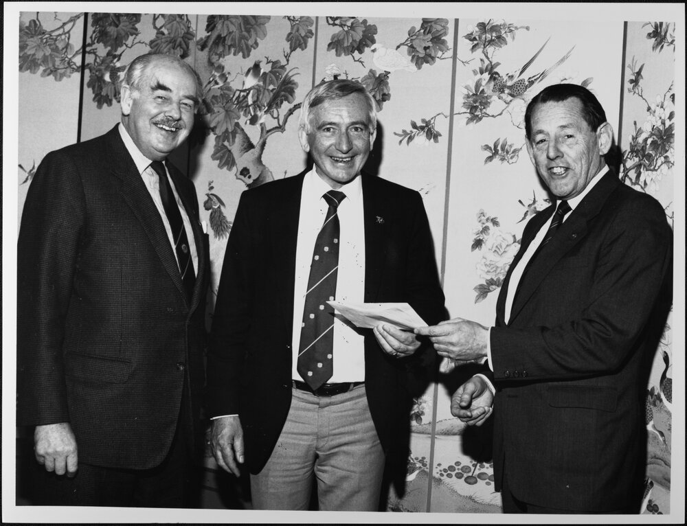 Carrabott, Kevin (centre)