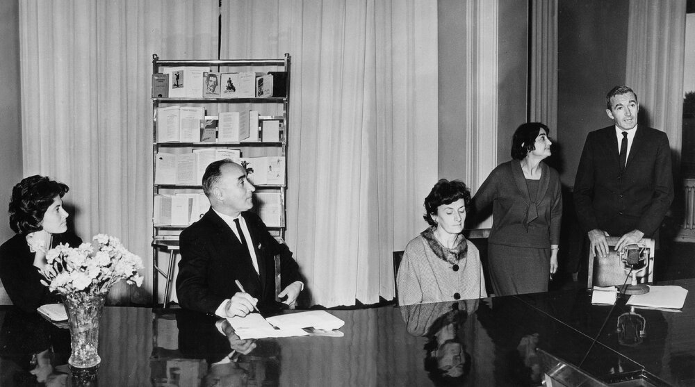 Writer Frank Hardy and others at the USSR-Australia Society in September 1962.