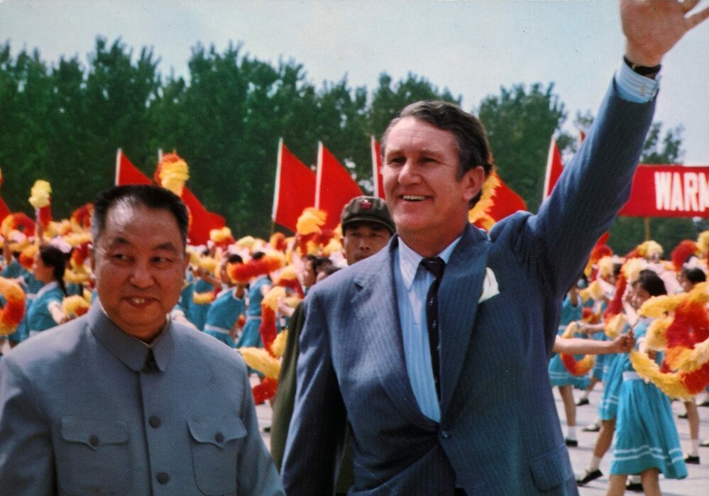 Malcolm Fraser and Chinese Premier Hua Kuo-feng at Beijing airport, China.