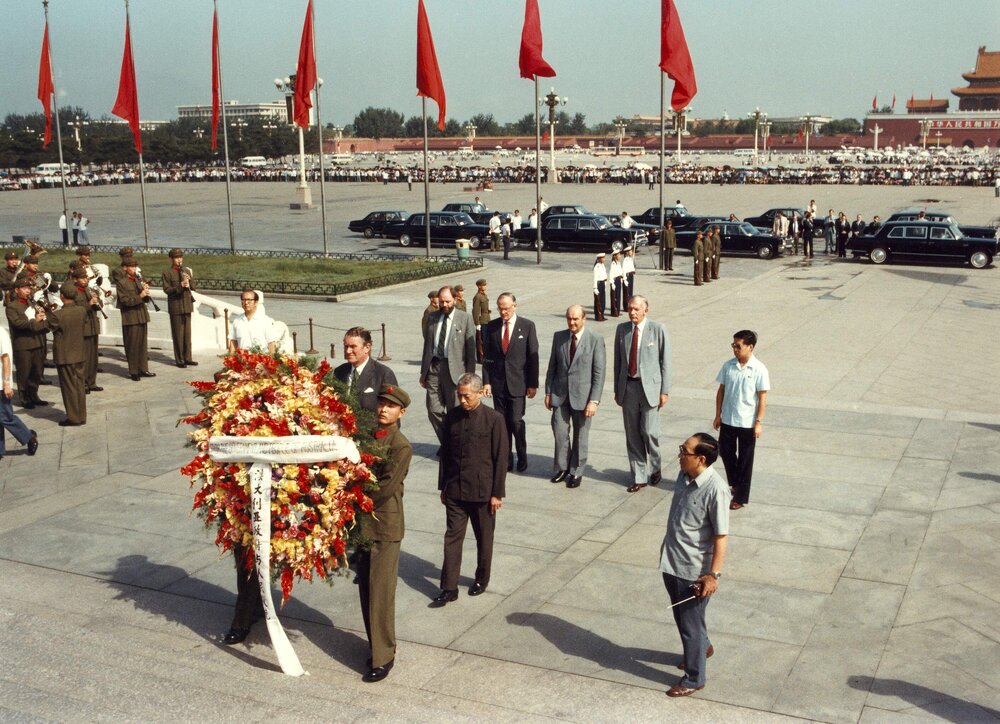 Malcolm Fraser and others follow Chinese soldiers carrying an Australian wreath to the Monument to the People's Heroes in Beijing, China.