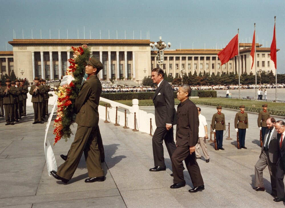 Malcolm Fraser and Han Xu, Vice Foreign Minister of China, follow soldiers carrying an Australian wreath at the Monument to the People's Heroes in Beijing, China.
