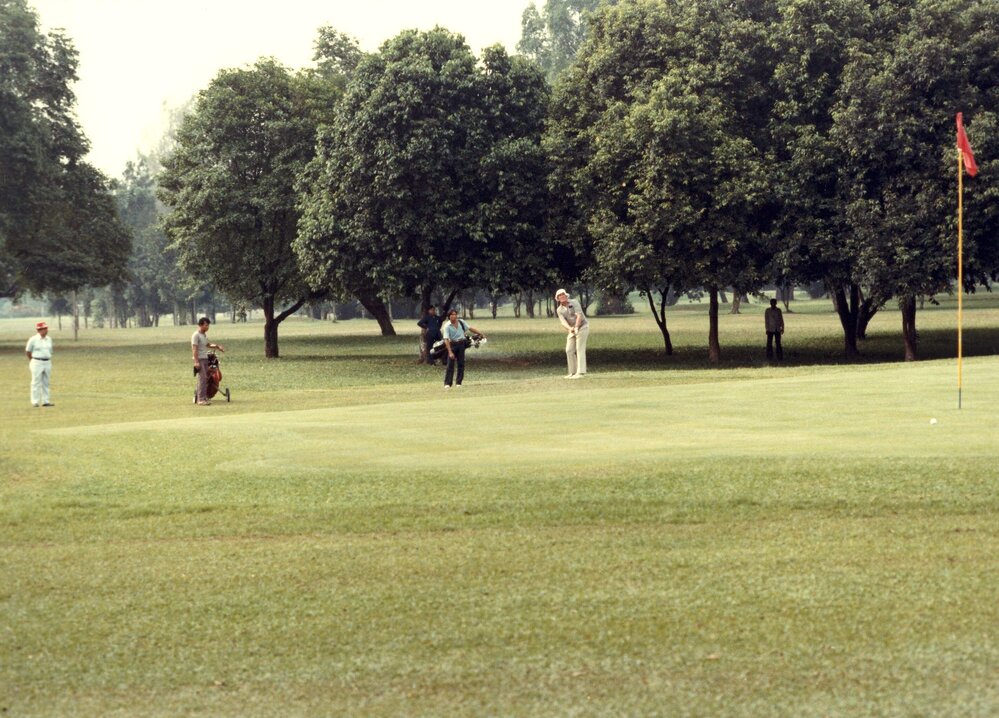 Malcolm Fraser playing golf in Kuala Lumpur during his visit to Malaysia in August 1982.