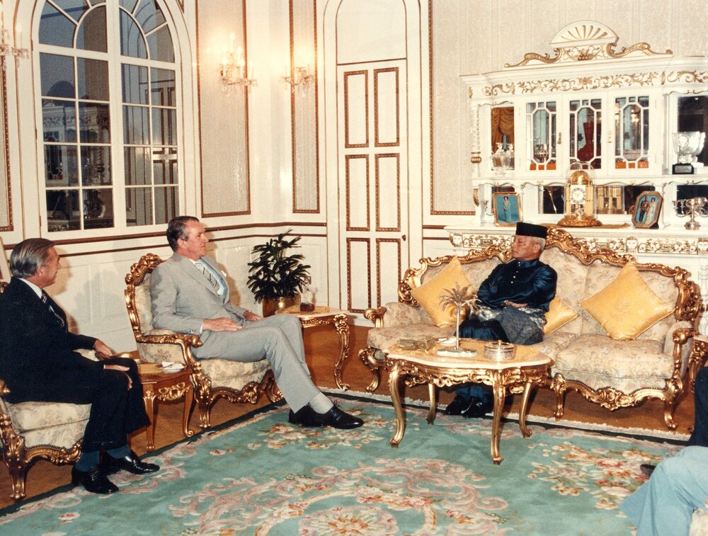 Malcolm Fraser with the King of Malaysia in Kuala Lumpur.