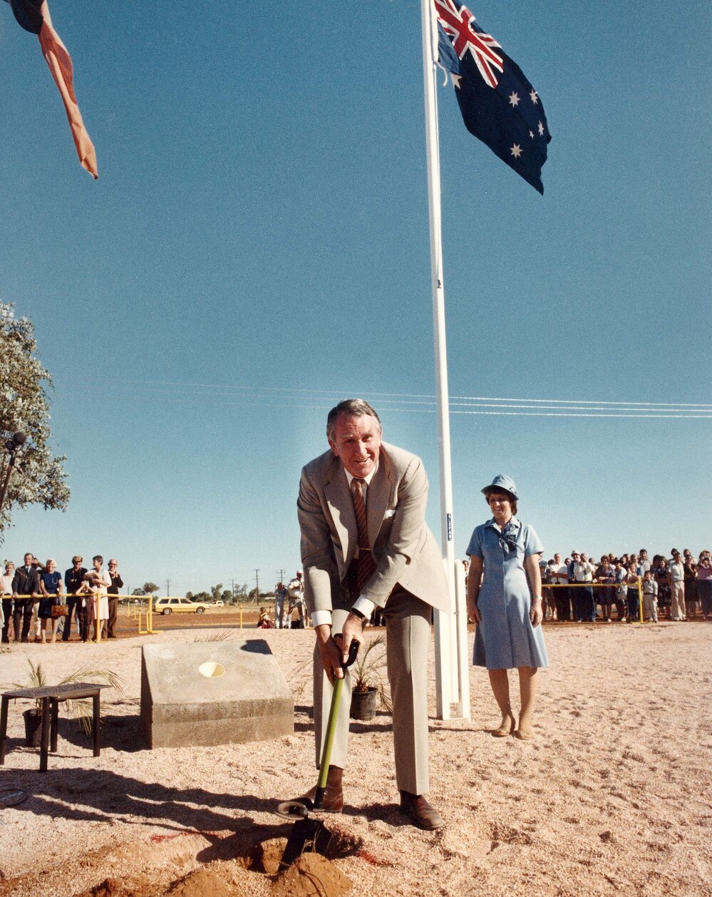 Malcolm Fraser turning the first sod at the start of the Yulara Tourist Resort project.
