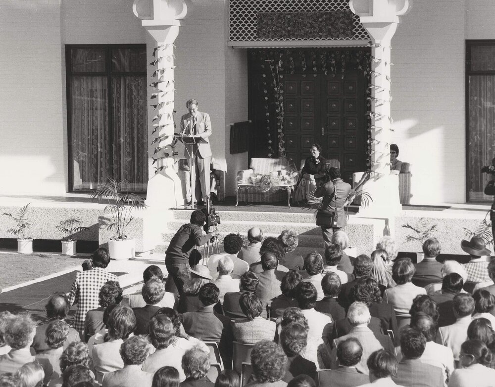 Malcolm Fraser speaking at a ceremony on the forecourt of the High Commission of India building in Yarralumla, Australian Capital Territory.