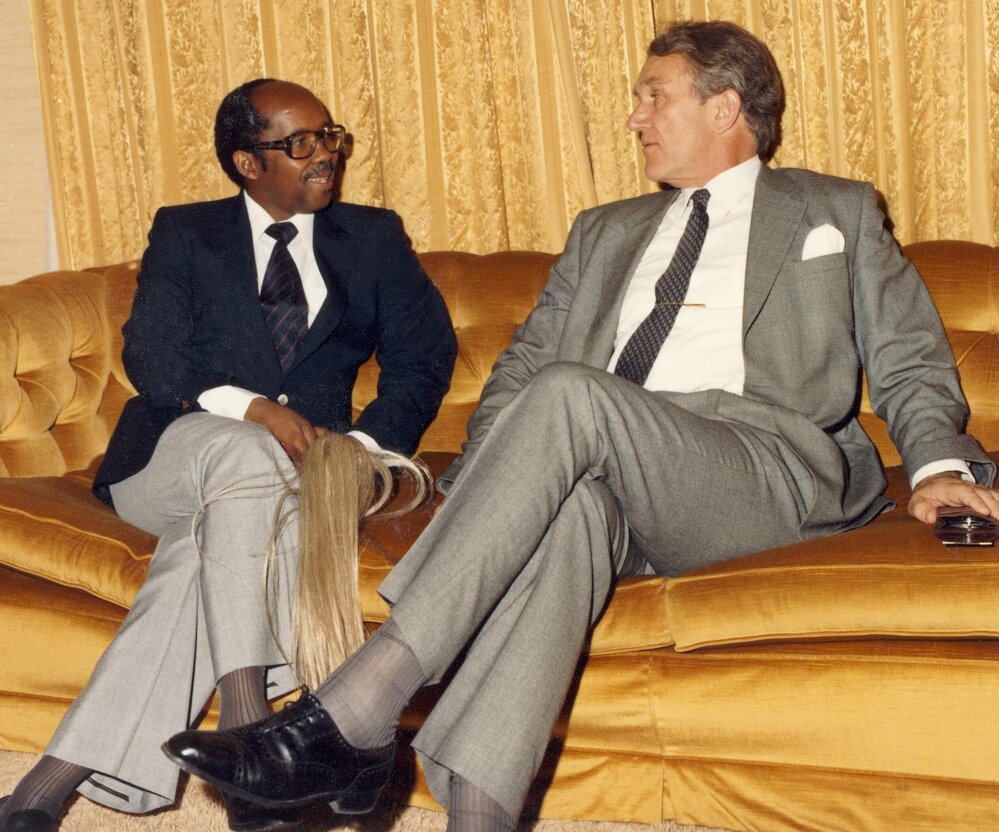 Malcolm Fraser with the Foreign Affairs Minister of Lesotho the Hon. Mooki Vitus Molapo at the Commonwealth Heads of Government Meeting in Melbourne.