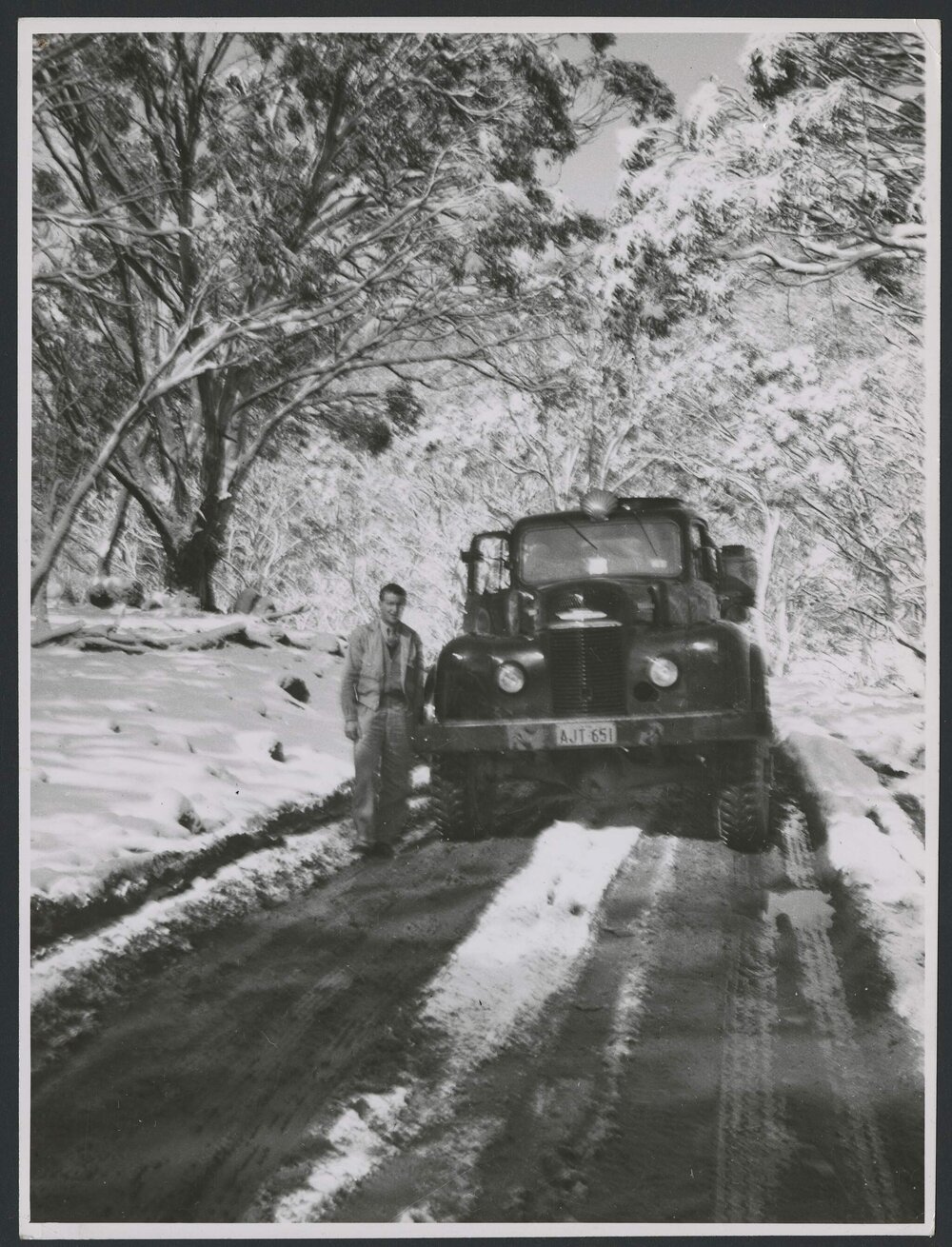 Photographs of the Shell Touring Service and Mapping Unit [18 of many]