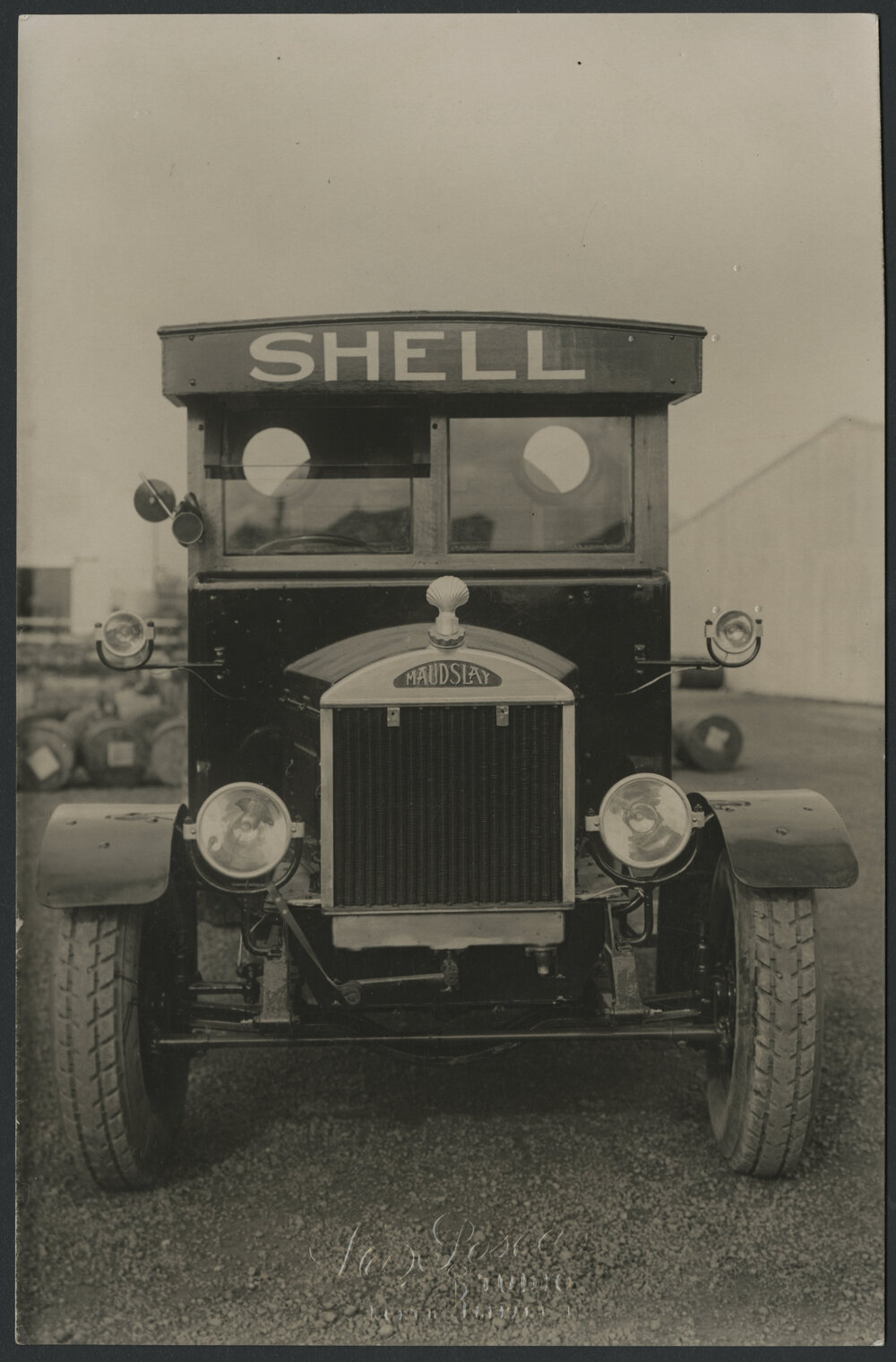 Photographs of Shell tank trucks and other vehicles servicing Western Australia [2 of many]