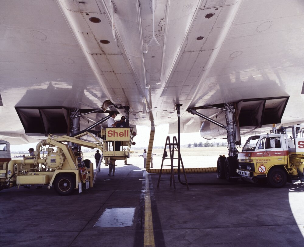 Shell tanker and pump equipment under an Aerospatiale-BAC Concorde aircraft
