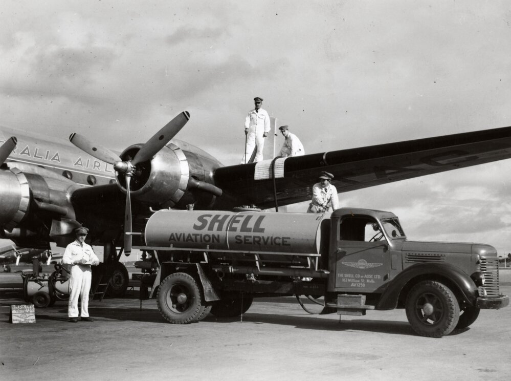 A Shell Aviation Service International pump tanker refuelling a Douglas DC-6B aircraft
