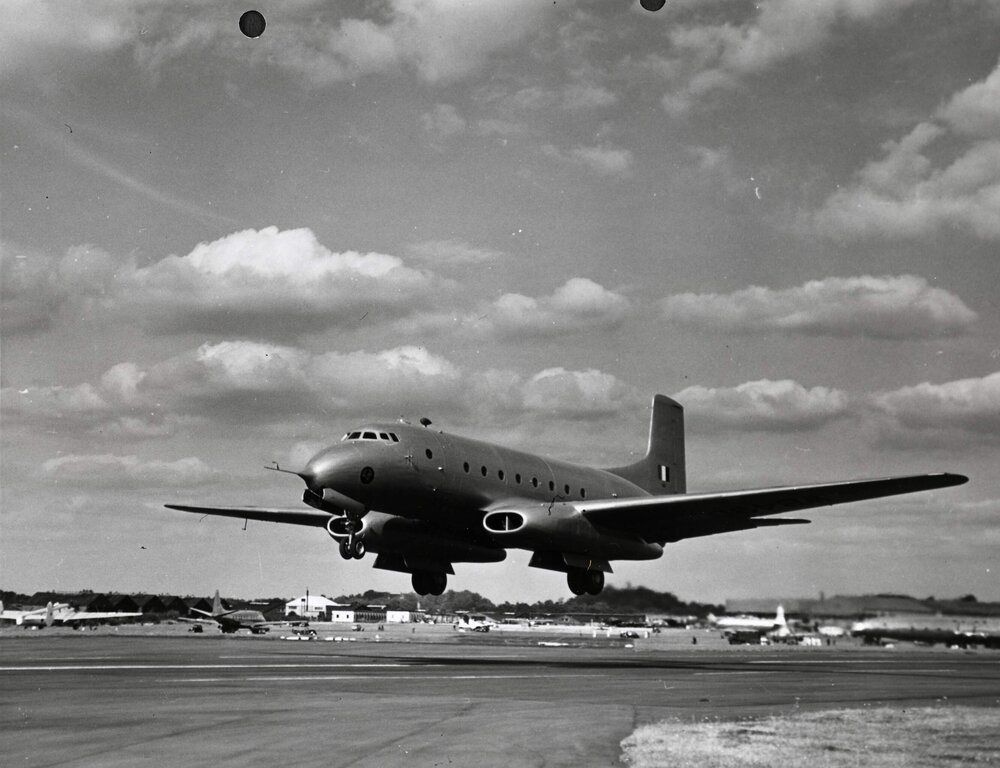 Avro Ashton landing after a demonstration flight.