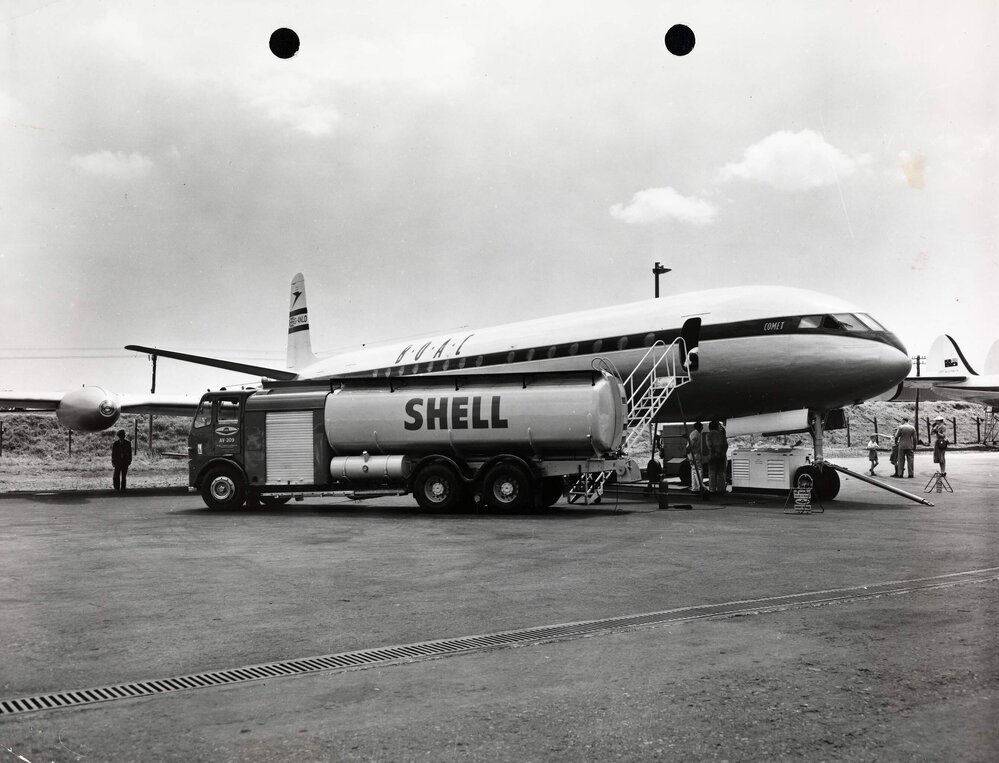 A Shell Aviation Service pump tanker being used to refuel a British Overseas Airways Corporation de Havilland DH-106G Comet 111, with British registration G-ANLO, on the tarmac at Mascot Airport, Sydney