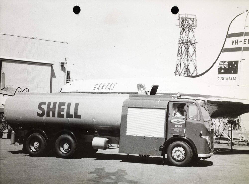 A Leyland Hippo Shell pump tanker at Sydney Airport