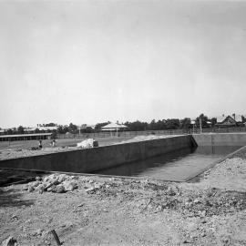 Construction of St. Peter's College swimming pool, Adelaide, 1906
