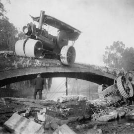 First King's Bridge, Bendigo. Collapse