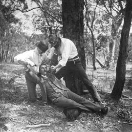 Tableaux, suggesting a robbery