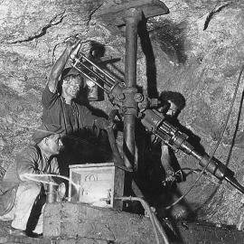Mr Warren With Dust Sampler - Read Water Spray Type