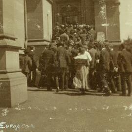 People entering Old Wilson Hall, University of Melbourne