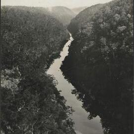 The valley at Warragamba river. Wallacia district