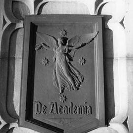 Plaque "De Academia" on one facet of the War Memorial, University of Melbourne.