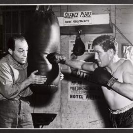 [Boxer identified as Calvezzi]