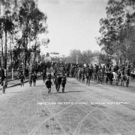 A military procession at the road bridge over the Broken River in Benalla on Patriotic Sunday, 20th September 1914.