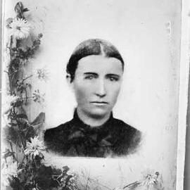 Portrait of an unidentified woman with flowers.