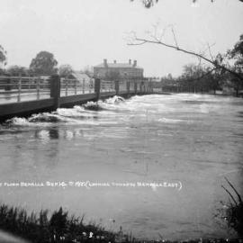 The Broken River in flood at the Benalla concrete road bridge, September 10th 1921.