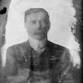 Portrait of an unidentified man.