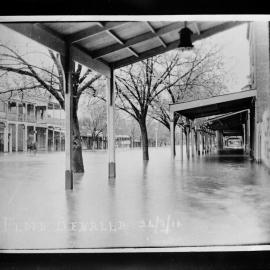 Nunn Street Benalla in flood on 24th September 1916.
