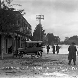 Flooding near the Royal Hotel in Benalla, 7th June 1917.